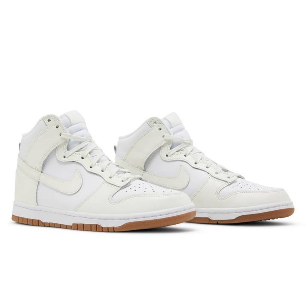 Women’s Nike Dunk High in Sail Gum